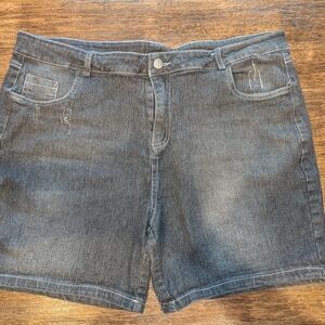 Gray Jean Shorts with Classic Design‎ and Relaxed Fit